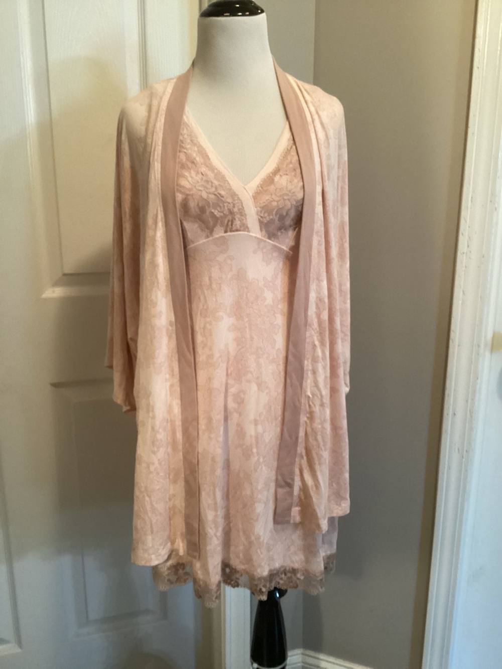Soma XS Cool Nights Laced Floral Pink Kimono and Nightgown Set